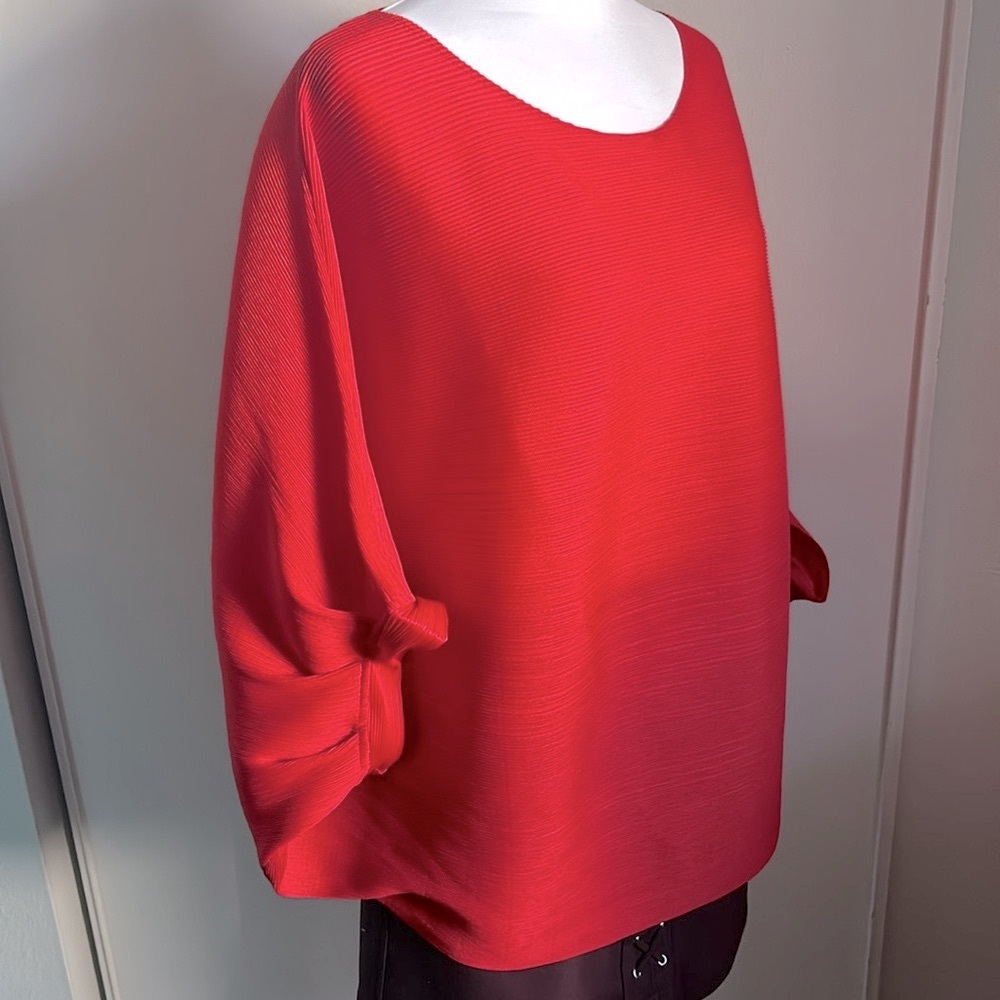 Striking Dolman Sleeve Oversized Stretch Pleated Boho Red Blouse - Picture 3 of 10